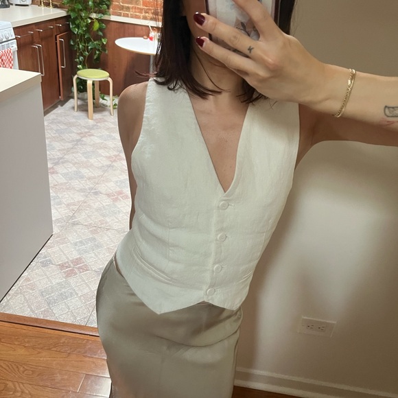 St. Agni Linen Vest - Picture 1 of 4